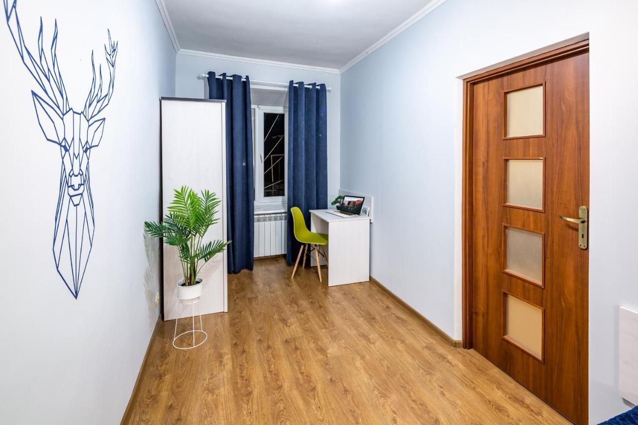 Rainbow Apartment Near Rynok Sq Lviv Buitenkant foto