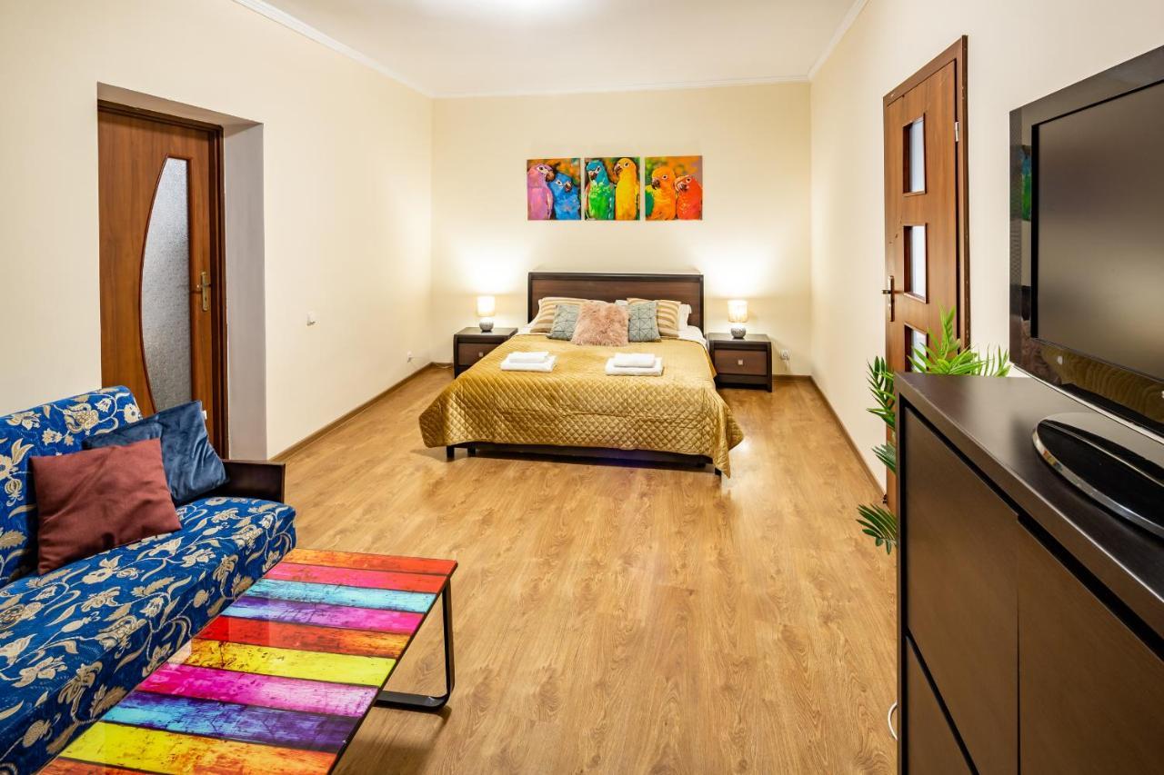 Rainbow Apartment Near Rynok Sq Lviv Buitenkant foto
