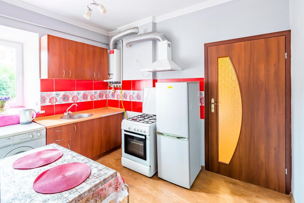 Rainbow Apartment Near Rynok Sq Lviv Buitenkant foto